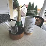 Bella Apartmanhaz 3*