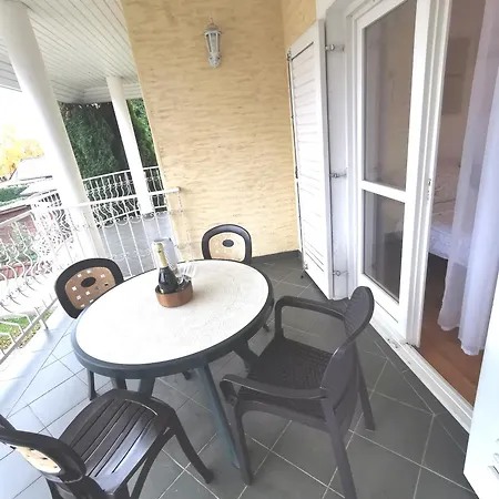 Bella Apartmanhaz 3*