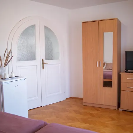 بيت ضيافة Bella Apartmanhaz 3*