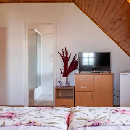 Bella Apartmanhaz بيت ضيافة 3*