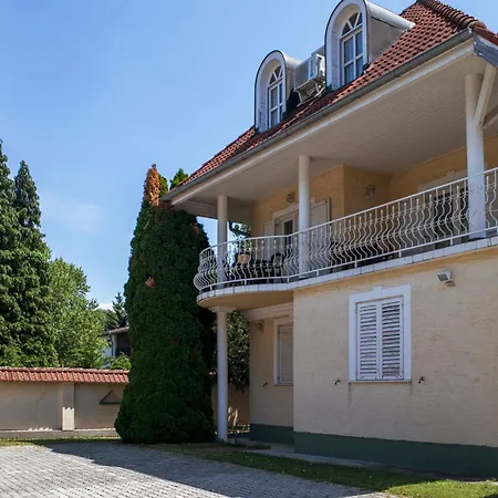 Bella Apartmanhaz بيت ضيافة