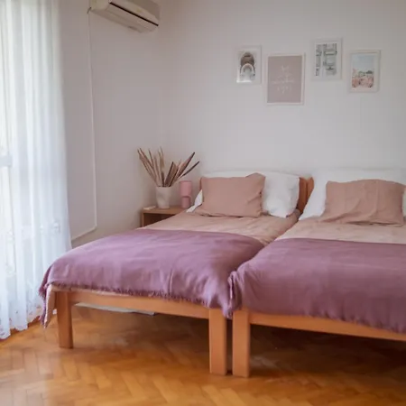 Bella Apartmanhaz 3* زاماردي