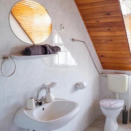 Bella Apartmanhaz بيت ضيافة 3*