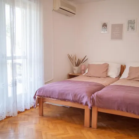 بيت ضيافة Bella Apartmanhaz
