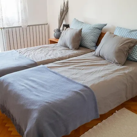 Bella Apartmanhaz 3*