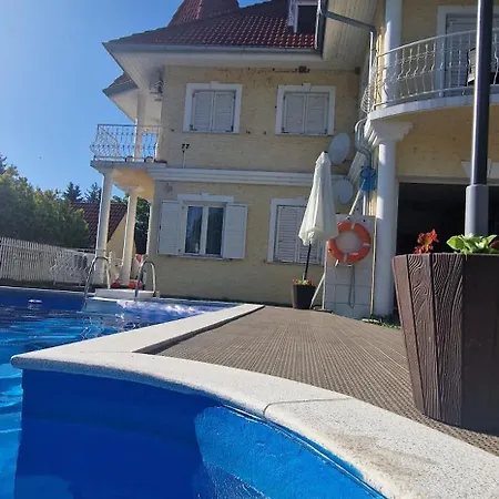 Bella Apartmanhaz *