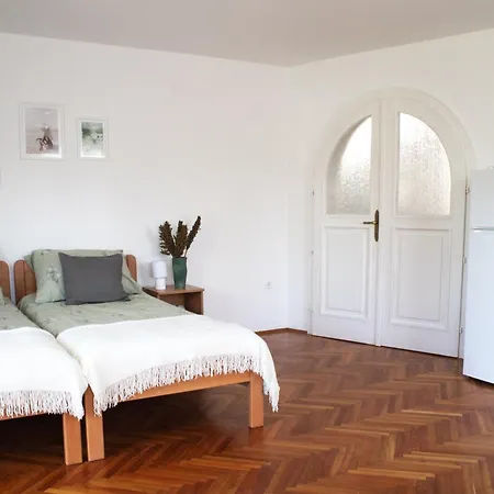 بيت ضيافة Bella Apartmanhaz 3*